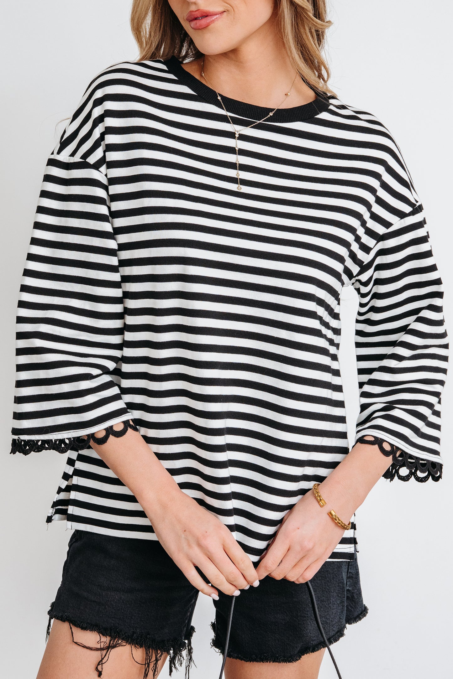 Black Striped Print Drop Shoulder Lace Trim Bracelet Sleeve Loose Top